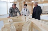 Глава района Алексей Коренчук посетил Дальневосточный комбинат деревянного домостроения
