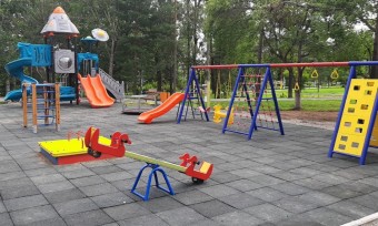 Новую игровую детскую площадку благоустроили в парке села Яковлевка