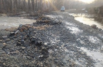 Проезд к селам Загорное и Краснояровка восстанавливают приморские дорожники