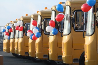Два новых школьных автобуса отправились в Яковлевский район