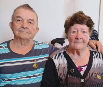 В селе Новосысоевка супружеской паре вручили почетный знак «Семейная доблесть»