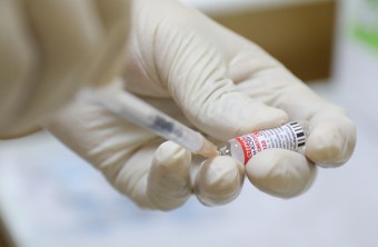 Вакцину от COVID-19 «Спутник V» регистрирует Всемирная организация здравоохранения