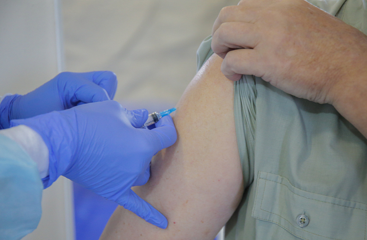Более 5 тысяч приморцев вакцинировались от COVID-19 за день