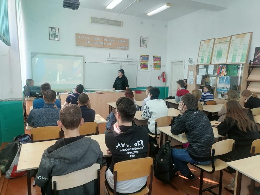 Уроки истории "Моя страна" и "Сила в правде" прошли в школе № 2 села Новосысоевка