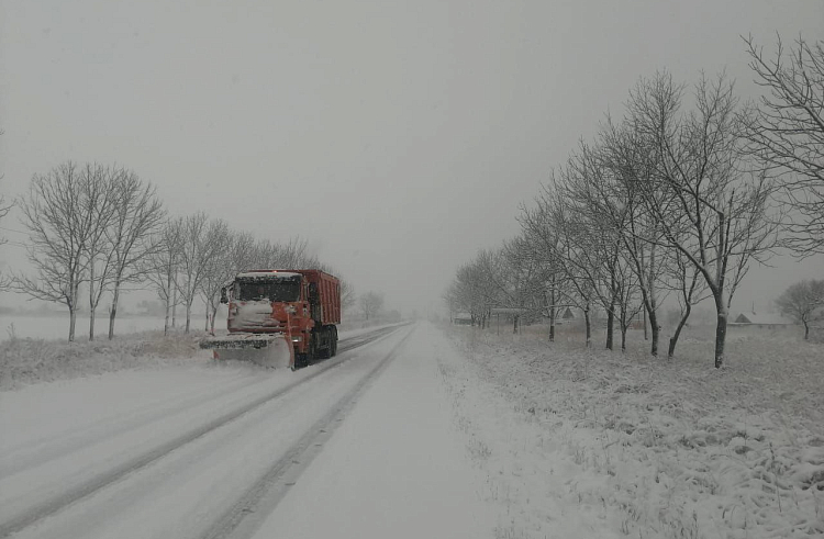 125 единиц снегоуборочной техники вышло на дороги Приморья