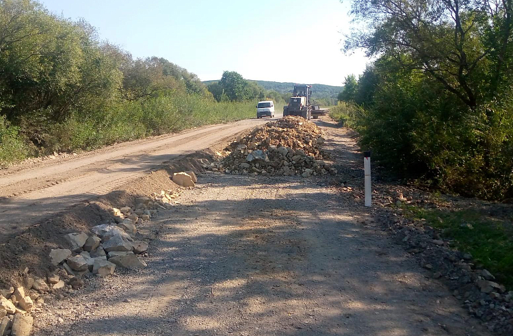 Дорожники восстановили проезд к селу Краснояровка в Яковлевском округе