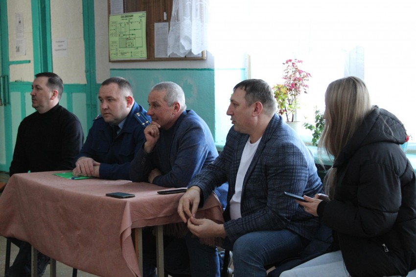 Встреча с жителями сёл Минеральное и Покровка.